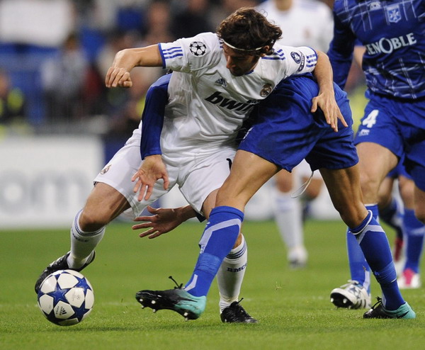 Group leader Real Madrid beats Auxerre 4-0