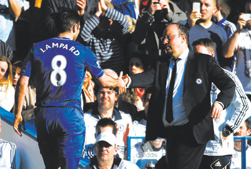 Benitez keeps peace as Chelsea makes last 16