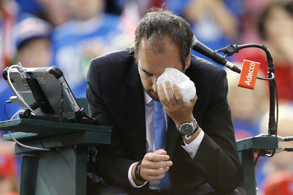 Tennis umpire Gabas has surgery after being hit in eye