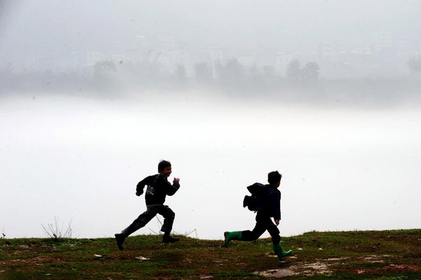 Advection fog scenery in China's Guangxi