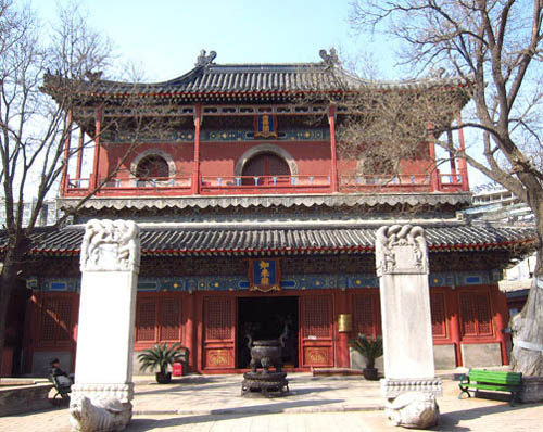 Going for a song at Zhihua Temple