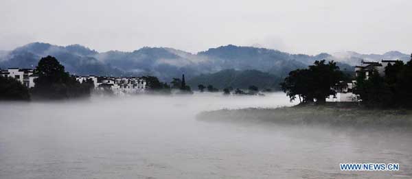 Fog scenery in E China