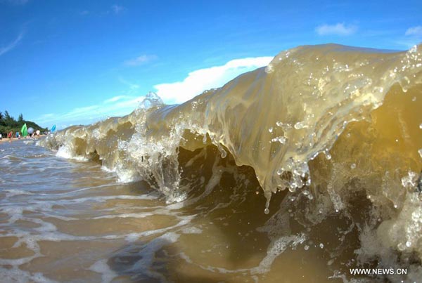 Enjoy waves of Sanniang gulf in China's Guangxi