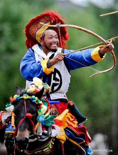 Tibetan farmers celebrate Ongkor Festival