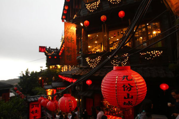 Experiencing the old street of Jioufen