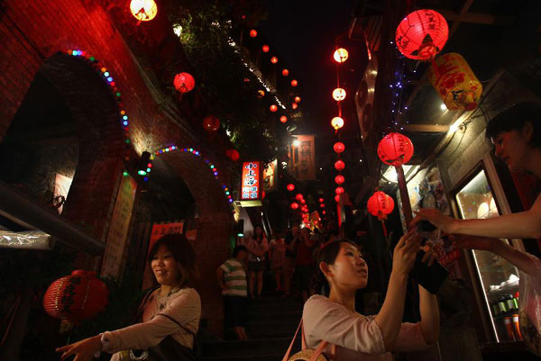 Experiencing the old street of Jioufen