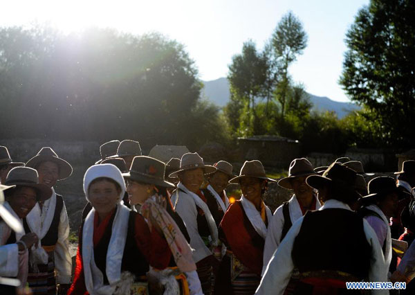 Tibetan farmers celebrate Ongkor Festival, praying for good harvest