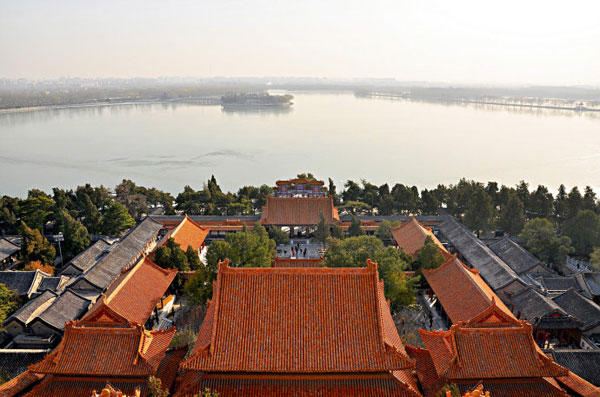 The silent beauty of the Summer Palace in winter