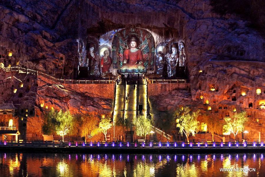 Night scene of Longmen Grottoes in Luoyang