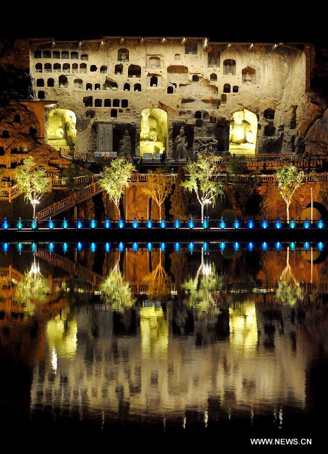 Night scene of Longmen Grottoes in Luoyang