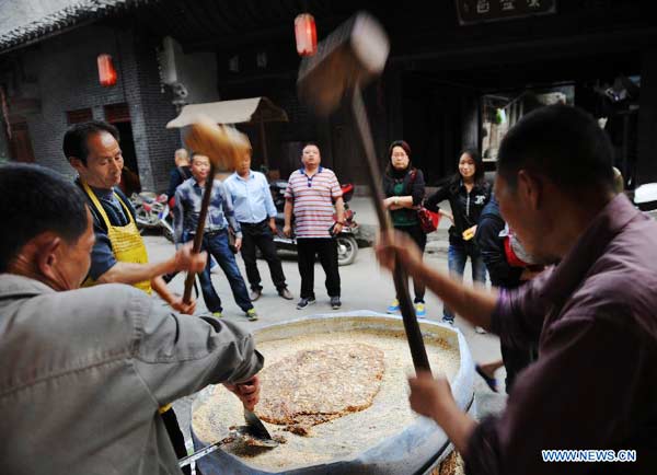 Tourists visit China's Qingmuchuan town