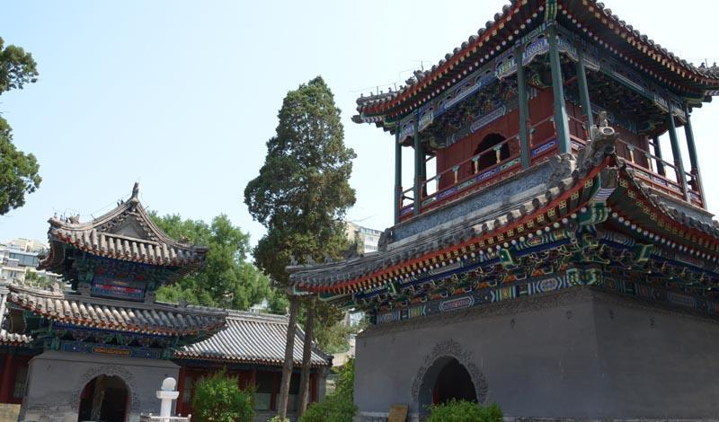 njoy Islamic culture in Beijing Niujie Mosque