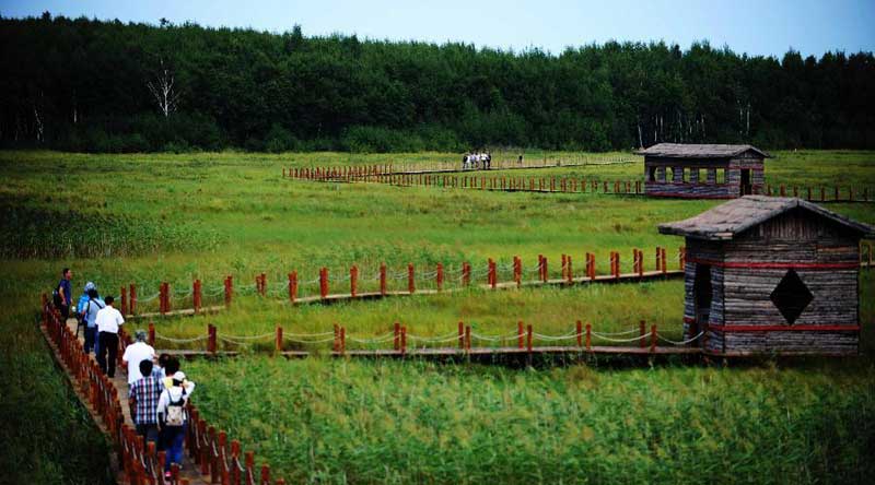 Tourists visit wetland of Honghe National Nature Reserve