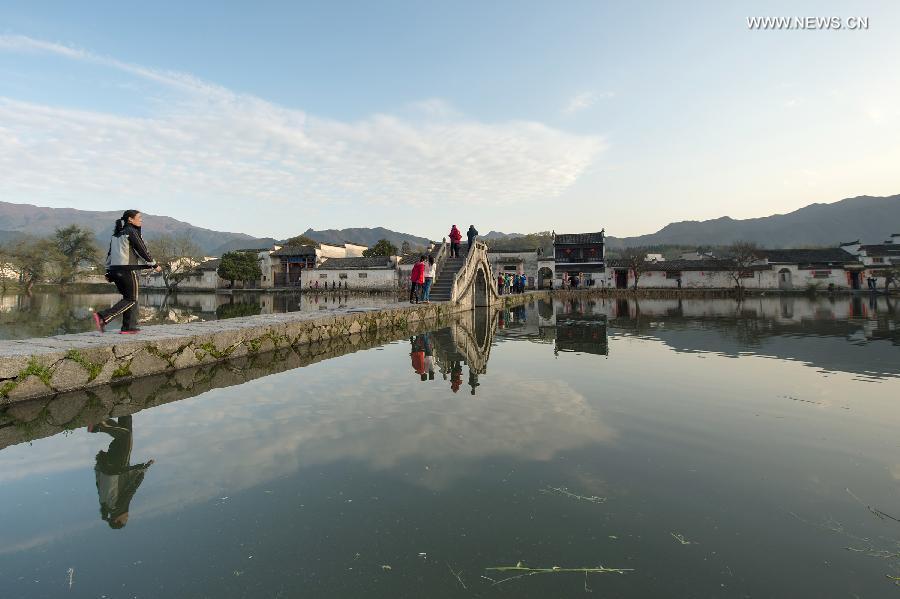 Spring scenery of Hongcun village, E China