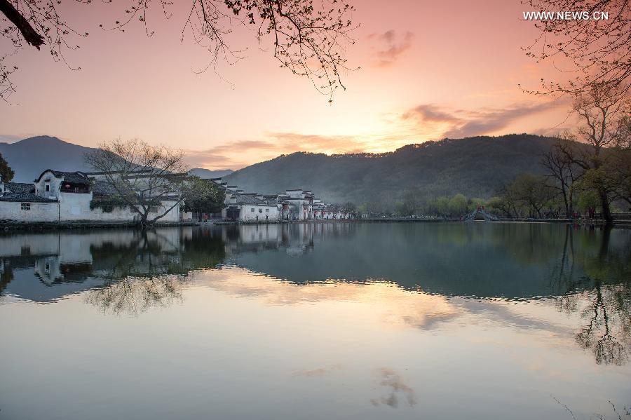 Spring scenery of Hongcun village, E China