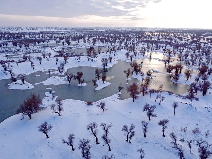 Snow scenery of Taklimakan Desert in Xinjiang