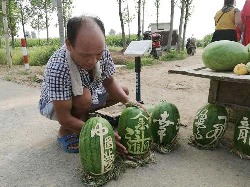 Farmer sells 3,000kg of carved watermelons in 11 days