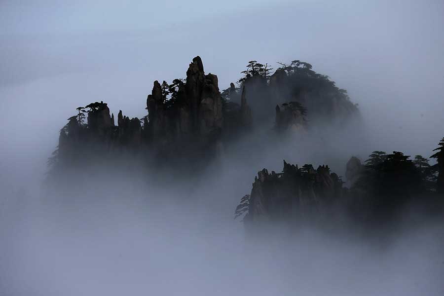 Mist shrouds Mount Huangshan in Anhui