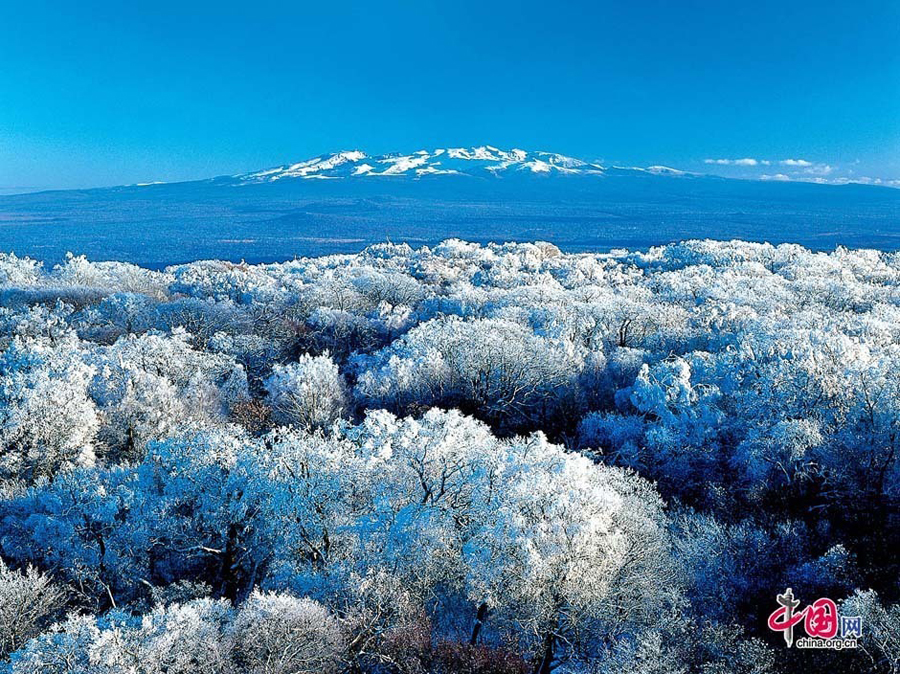 Marvelous scenery of Tianchi Lake