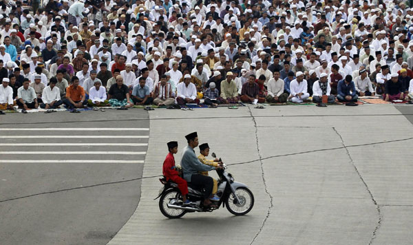 Prayers to celebrate Eid al-Adha in Indonesia