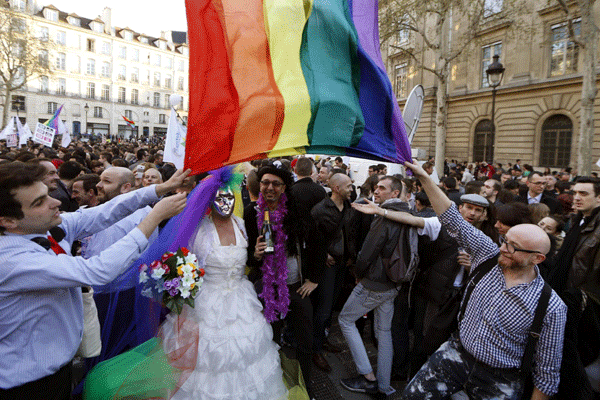 France allows gay marriage, adoption