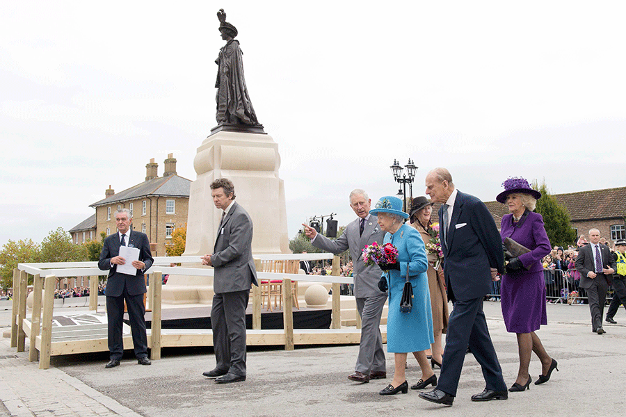 Queen Elizabeth visits new town Poundbury