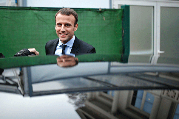 Ex-French minister Macron to run for 2017 presidential election : report