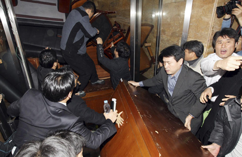 S Korean lawmakers scuffle at parliamentary meeting