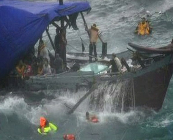 27 asylum seekers die as boat sinks off Australia