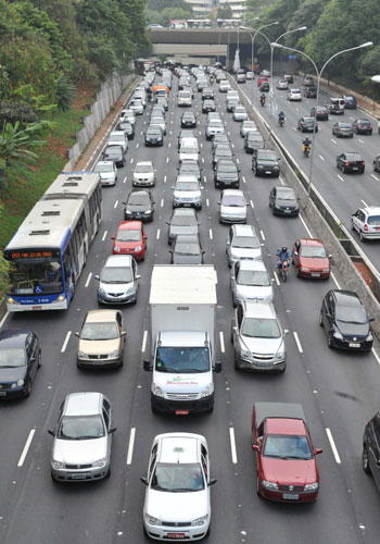 Sao Paulo pays high price for traffic jams