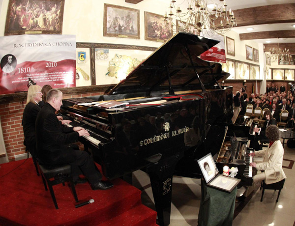 Biggest piano to mark end of Chopin Year