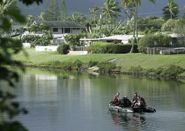 Obama craves familiarity on Hawaiian vacation