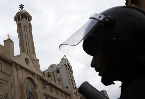 Suspected suicide bomber kills 17 at Egypt church