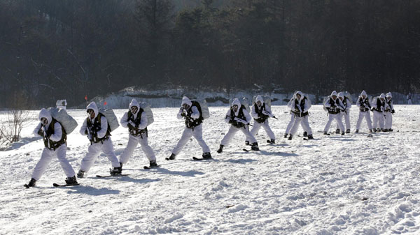 Soldiers go topless in wintry drill