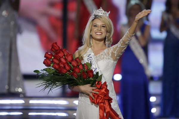 Teresa Scanlan of Nebraska crowned Miss America