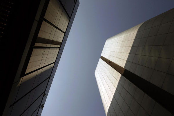 'Spiderman' climbs 137-meter-high building in HK