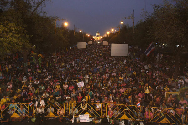 Thai 'yellow-shirts' continues rally