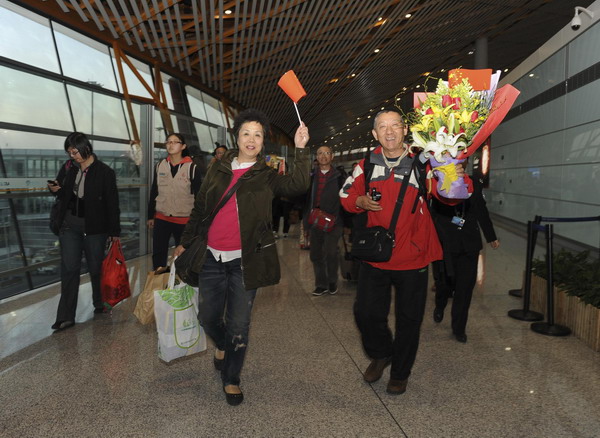 More stranded Chinese fly back home from Egypt