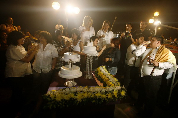 Gay wedding hits on Valentine's Day in Lima
