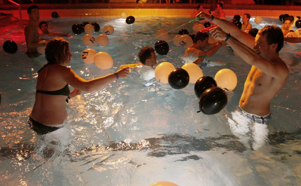 People enjoy 'Night of Baths' in Budapest