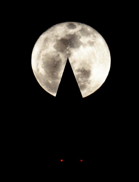 Full moon rises over Washington