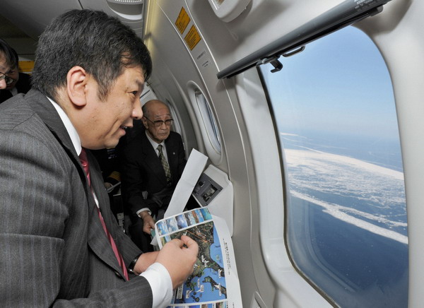 Japan's Edano inspects from air disputed islands