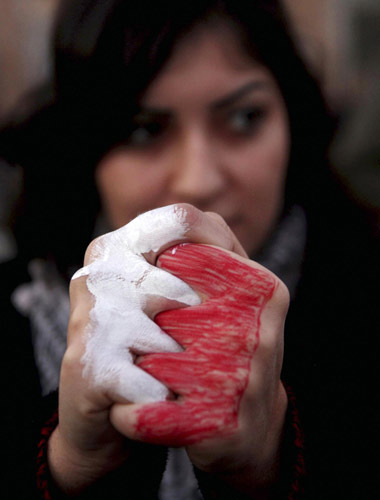 Bahrain protesters camp out ahead of talks