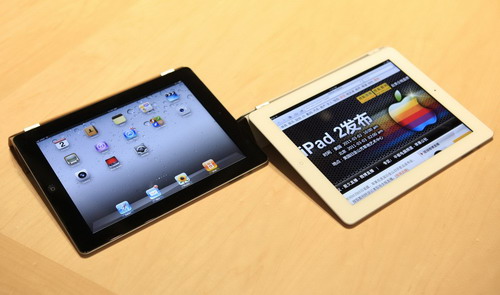 Jobs breaks from medical leave to unveil iPad 2