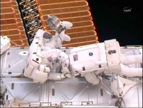 US astronauts venture for 2nd spacewalk