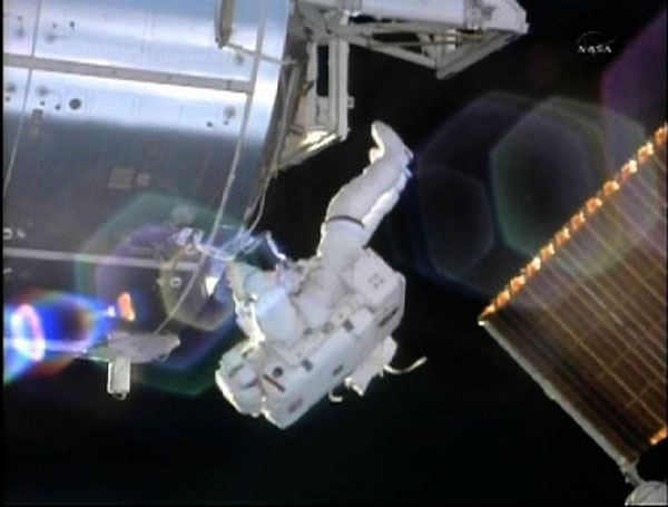 US astronauts venture for 2nd spacewalk