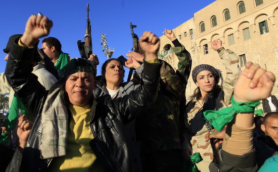 Libyan forces fight rebels advancing toward capital