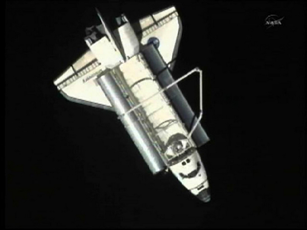 Space shuttle Discovery heads home to retirement