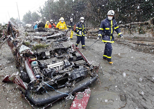 Snowfall chills quake-hit Sendai