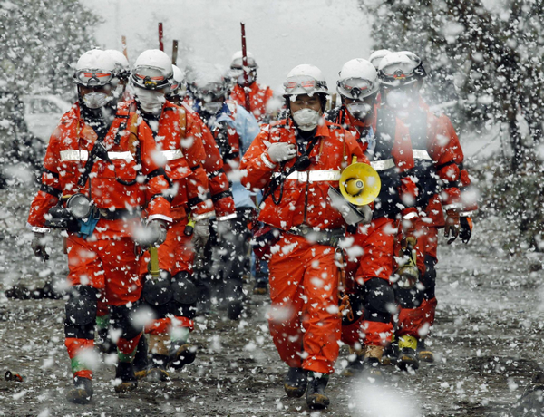 Snowfall chills quake-hit Sendai